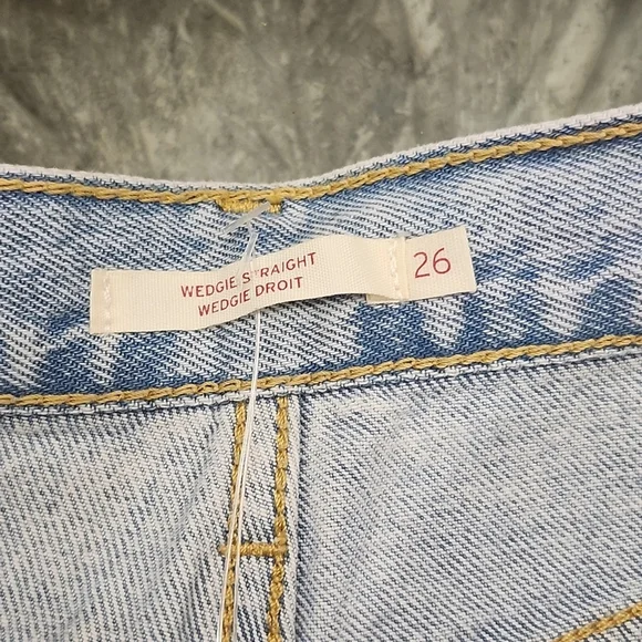 Levi's Women's Wedge Straight Light Blue Distressed Jeans New 26x28 - Picture 5 of 16